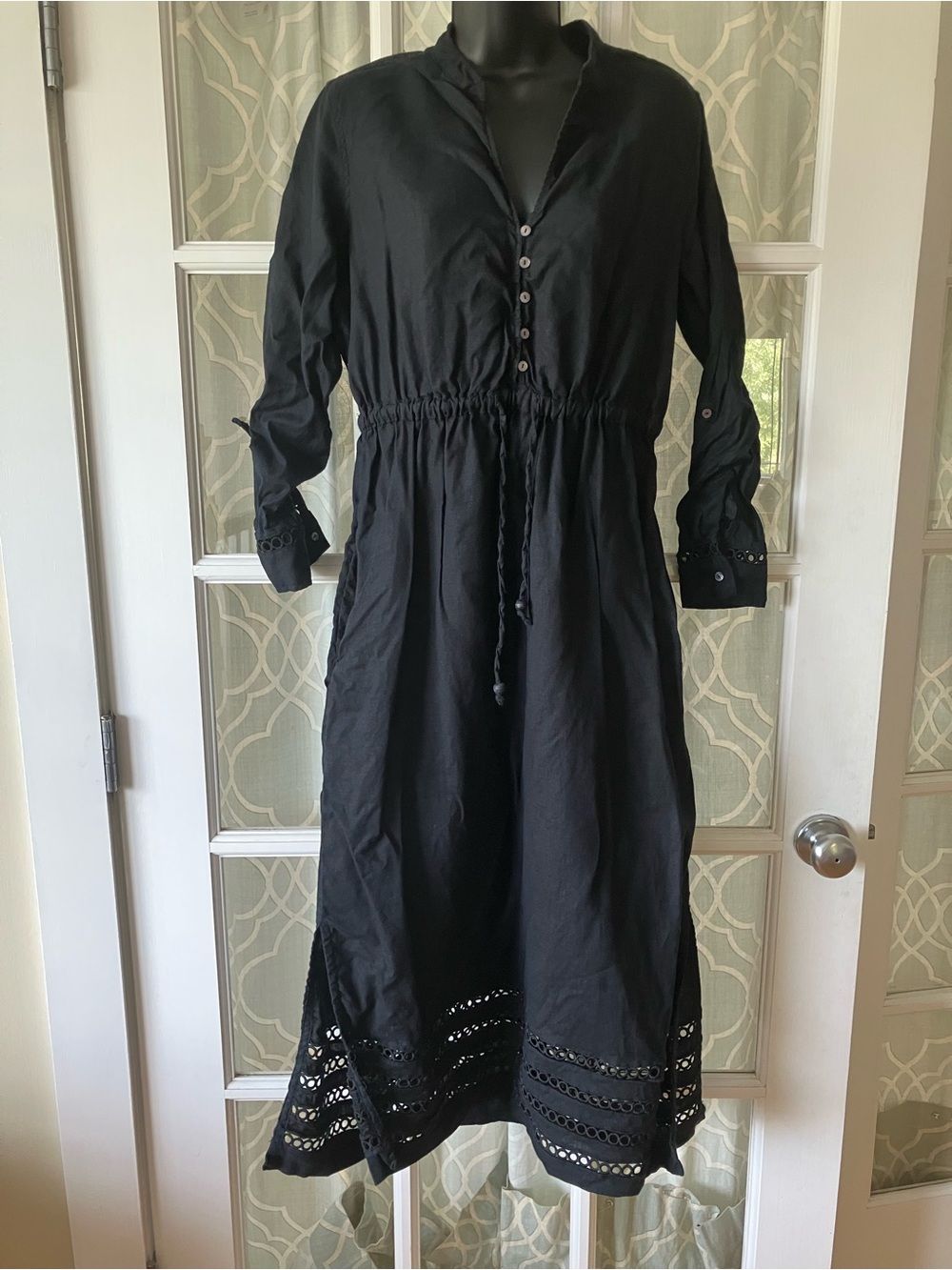 Tahari 100% linen size M women’s black dress with circular cut-out pattern
